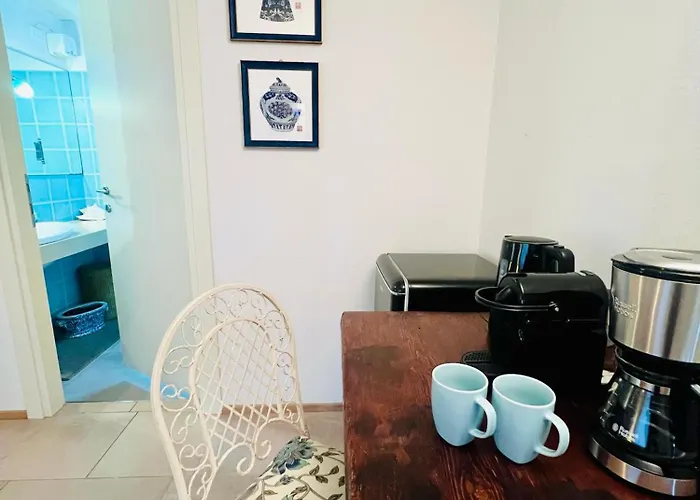 Welcome Traveller Leda 招待所 3*