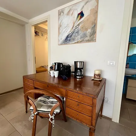 Welcome Traveller Leda Garde